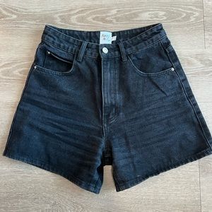 Princess Polly Swalla Shorts (black)